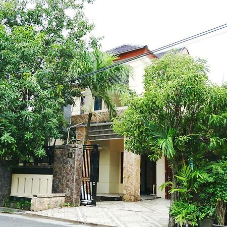 Green Surabaya Homey Exterior foto
