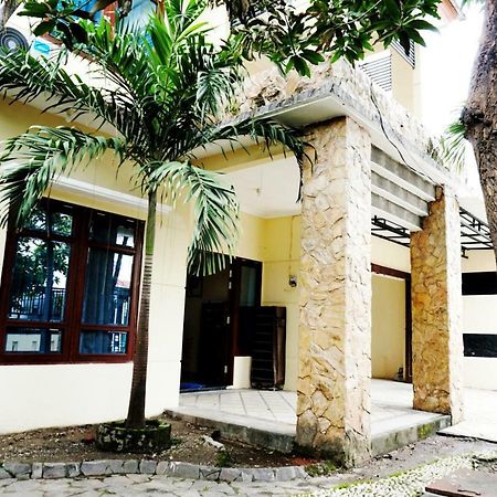 Green Surabaya Homey Exterior foto