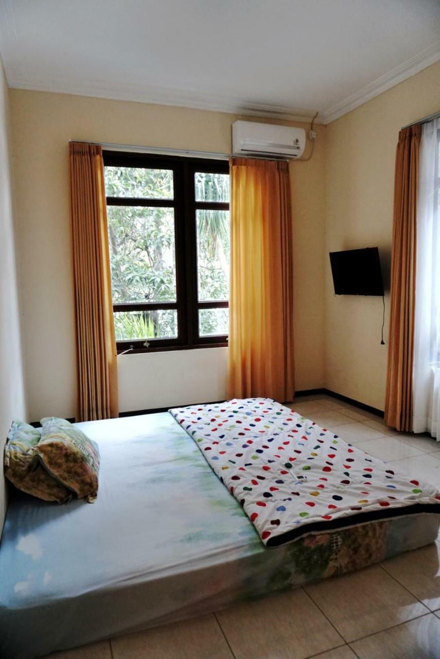 Green Surabaya Homey Exterior foto