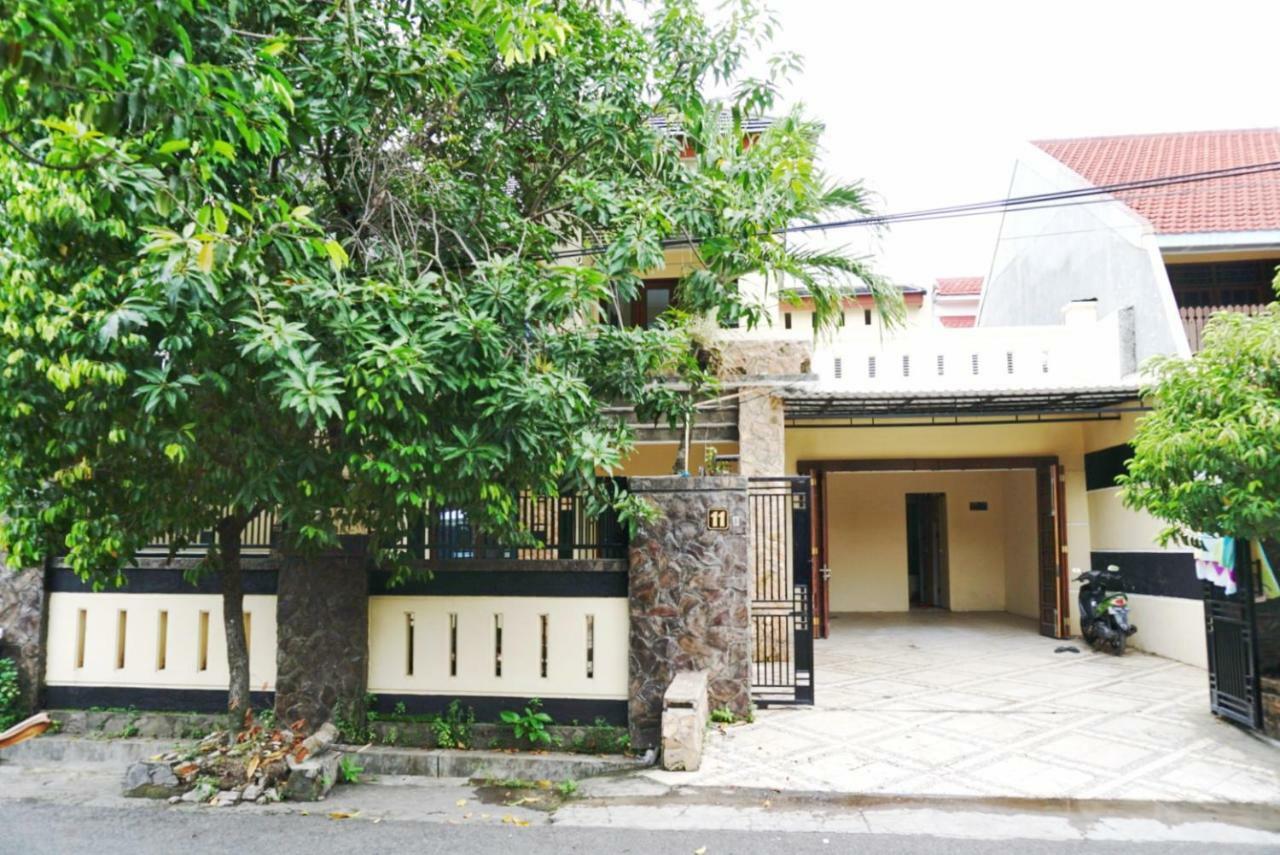 Green Surabaya Homey Exterior foto