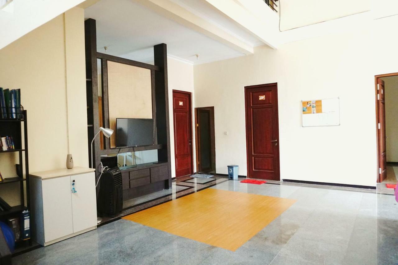 Green Surabaya Homey Exterior foto